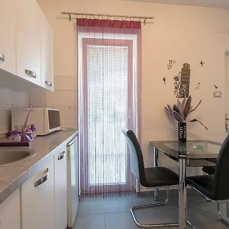 Lovely Family House Robi Affittacamere 3*
