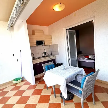 Lovely Family House Robi Casa de hóspedes 3*